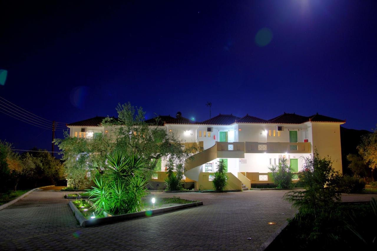 Elaionas Aparthotel Leonidio Ngoại thất bức ảnh