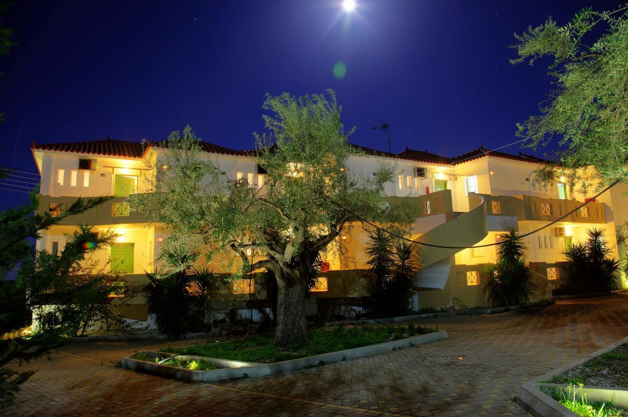Elaionas Aparthotel Leonidio Ngoại thất bức ảnh