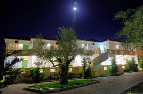 Elaionas Aparthotel Leonidio Ngoại thất bức ảnh
